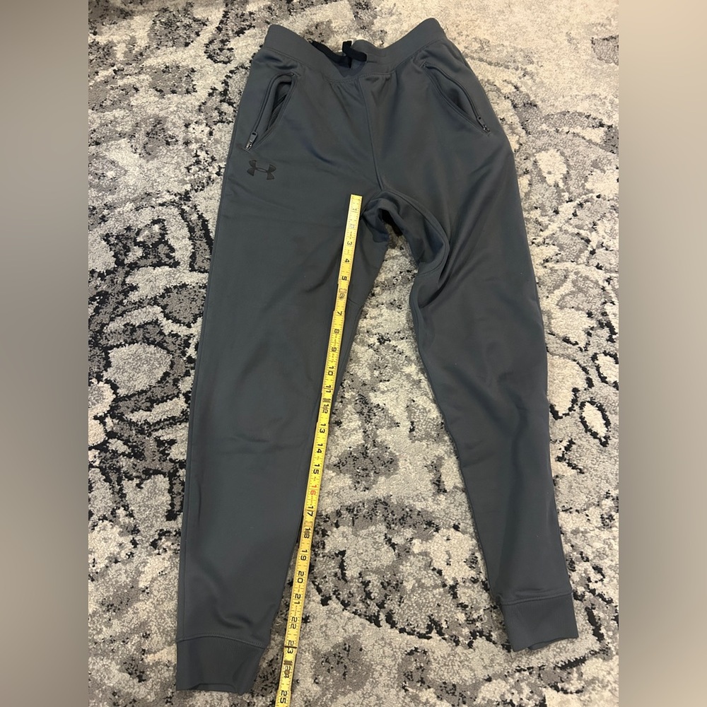 Under Armour athletic pant in gray Youth Large